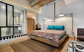 Blu Cabin Ari Stylish Gay Poshtel